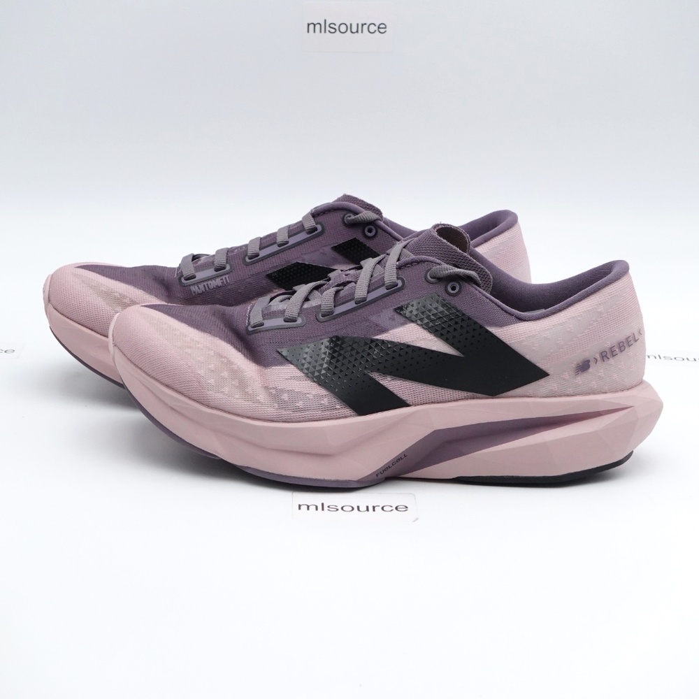NEW Size 7.5 WIDE D Women's New Balance FuelCell Rebel v4 Running Shoes WFCXCS4